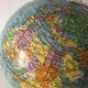 Globe terrestre vintage 1960 Girard Barrère crème - 26 cm