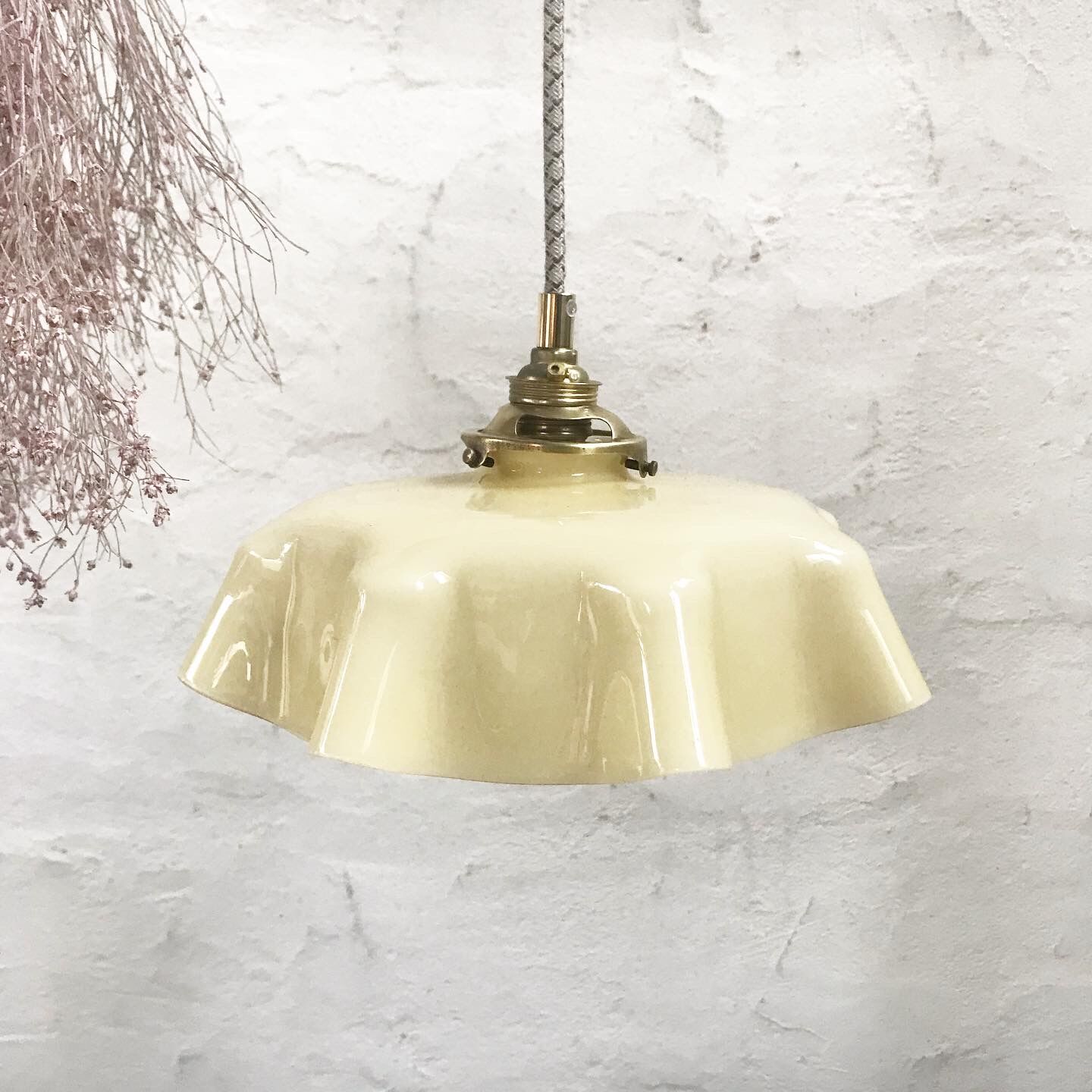 Yellow opaline suspension