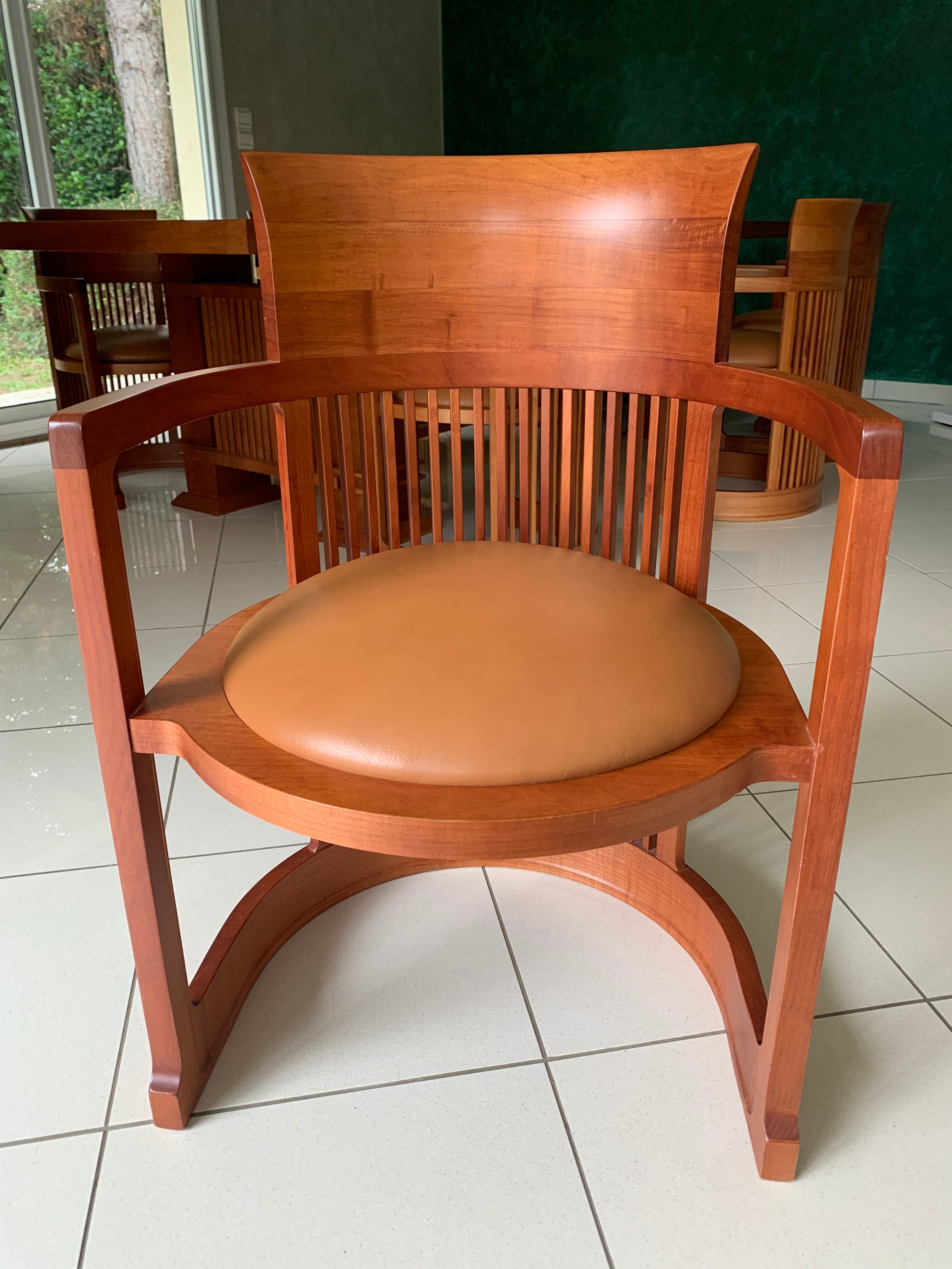 Lot de une table  et 6 fauteuils inspiration Frank Lloyd wright