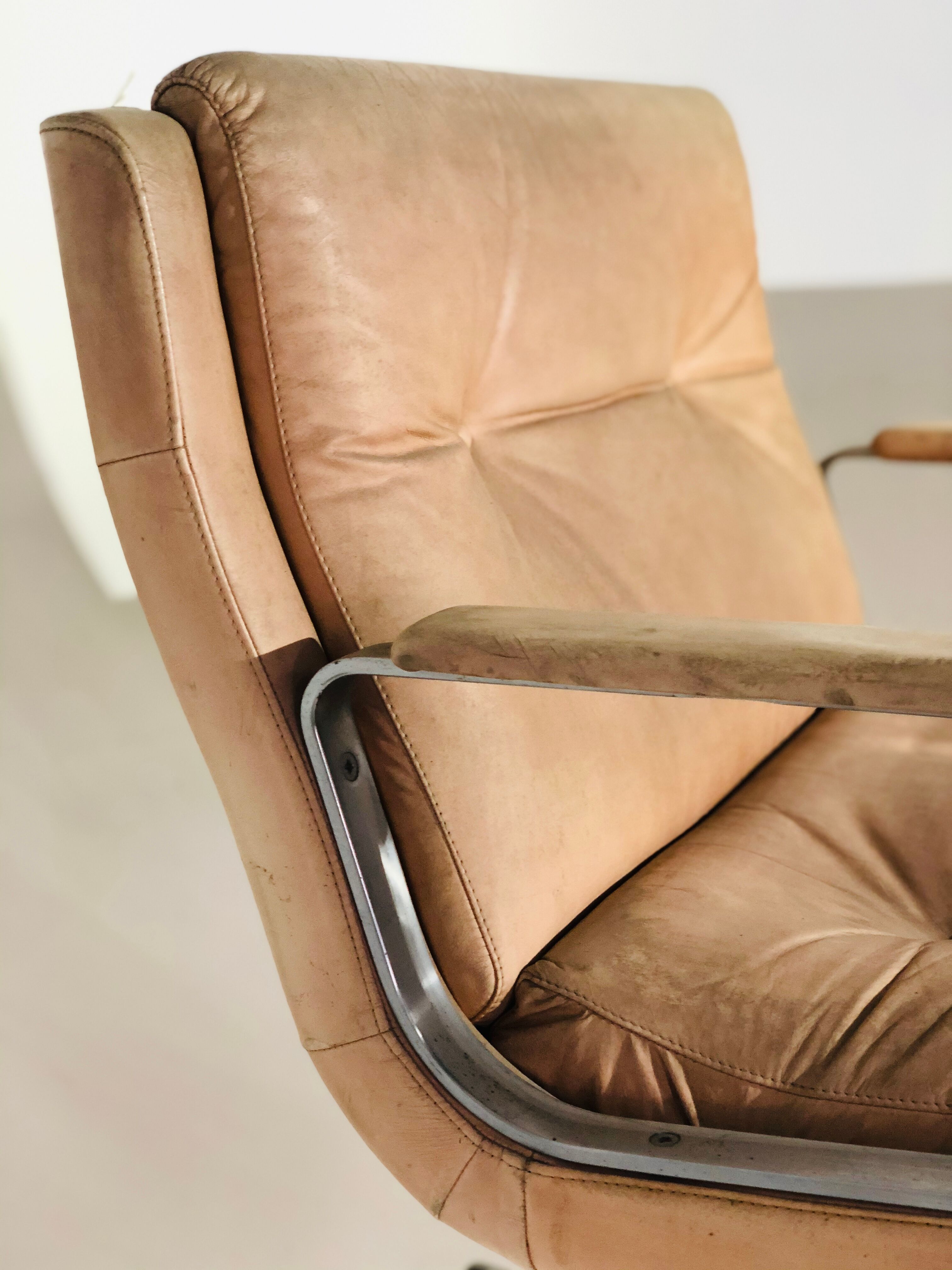 Pair of armchairs Raphael Raffel, skai and aluminum