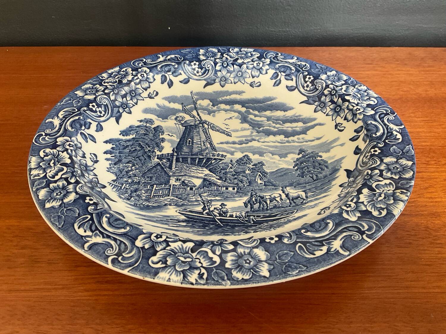 Série de 4 assiettes creuses Royal Tudor Ware England