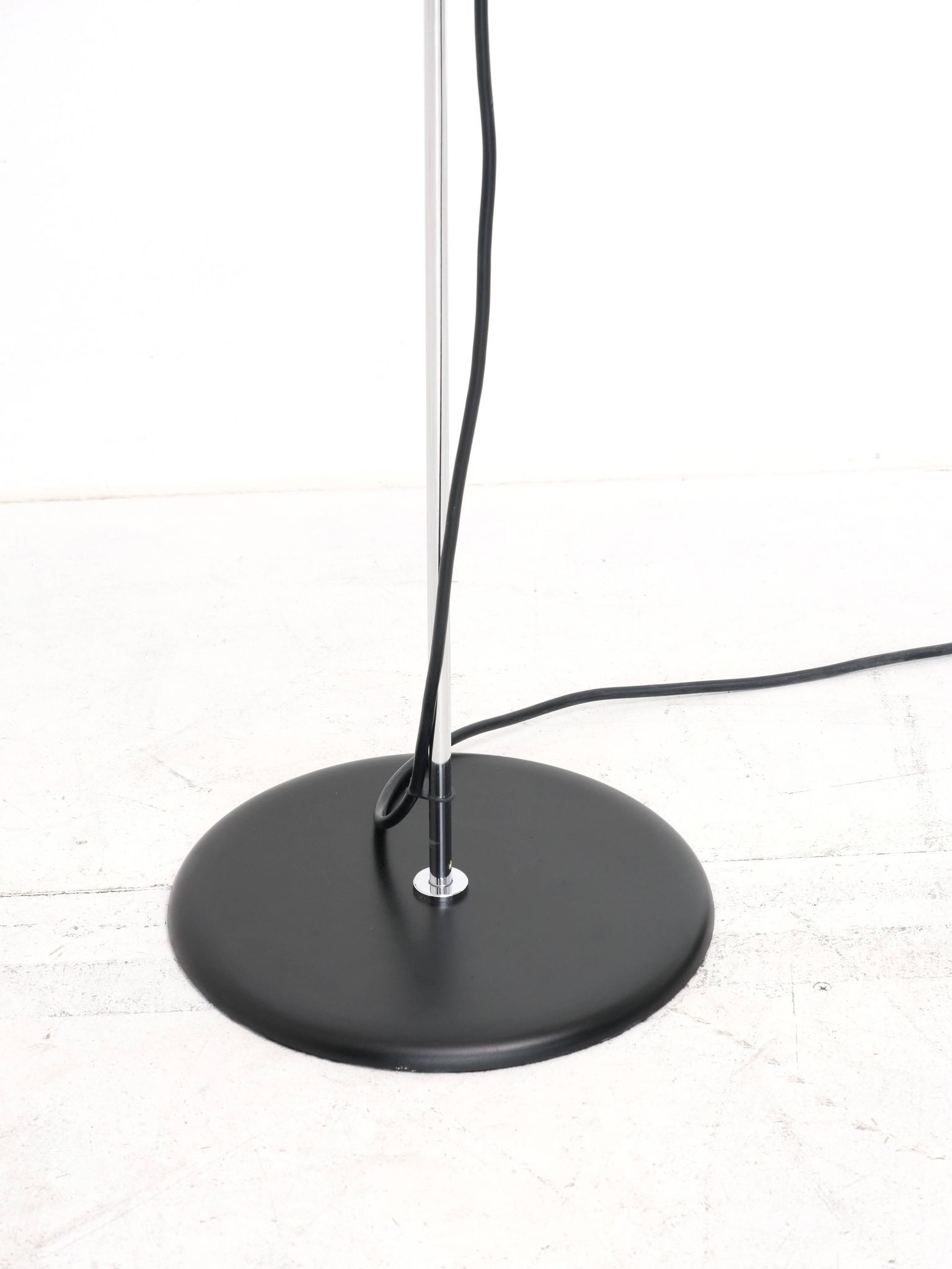 Lampadaire Oluce modèle DIM 333 de Vico Magistretti
