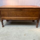 Oak tie with storage box