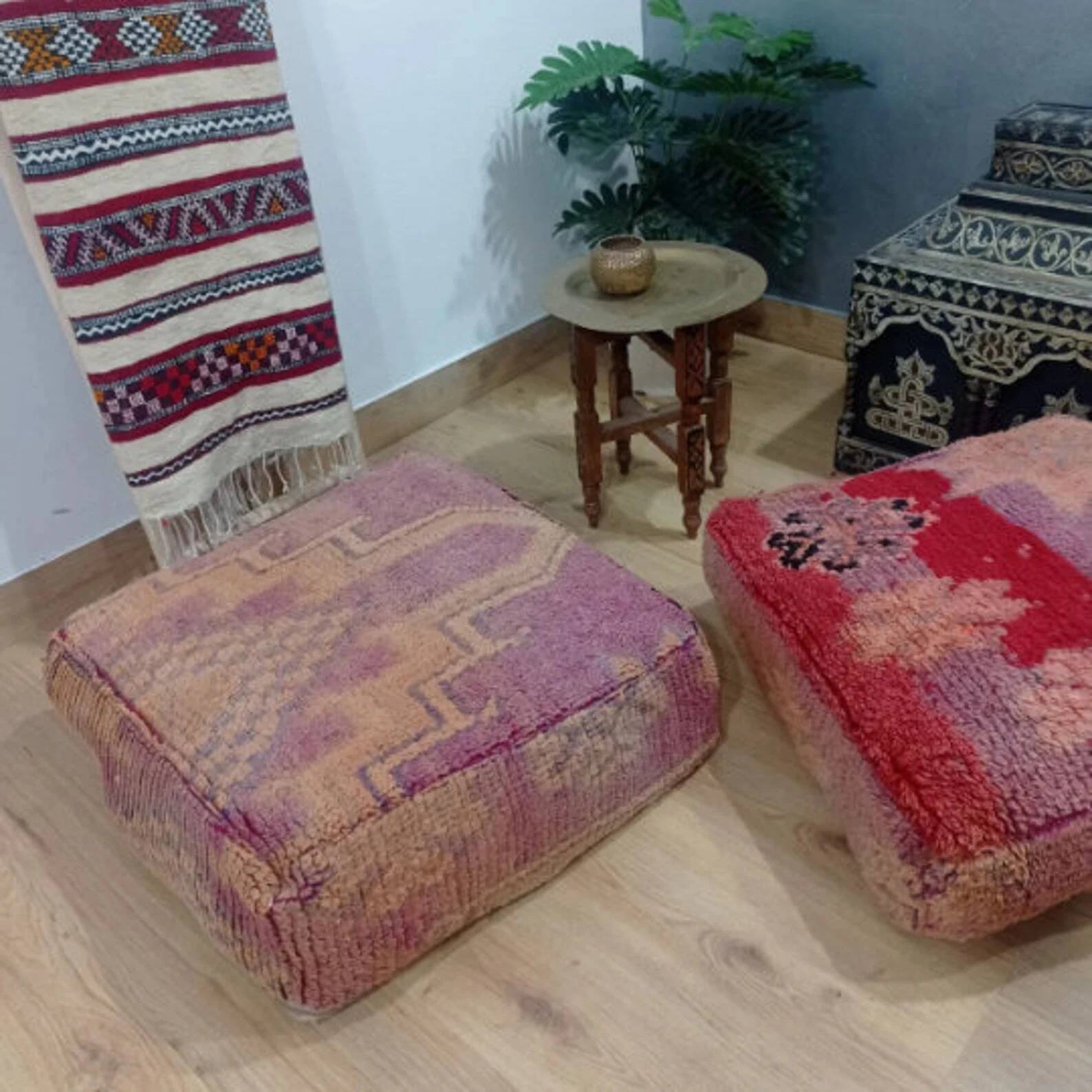 Handmade Berber pouf in wool 60 X 60 X 20 CM