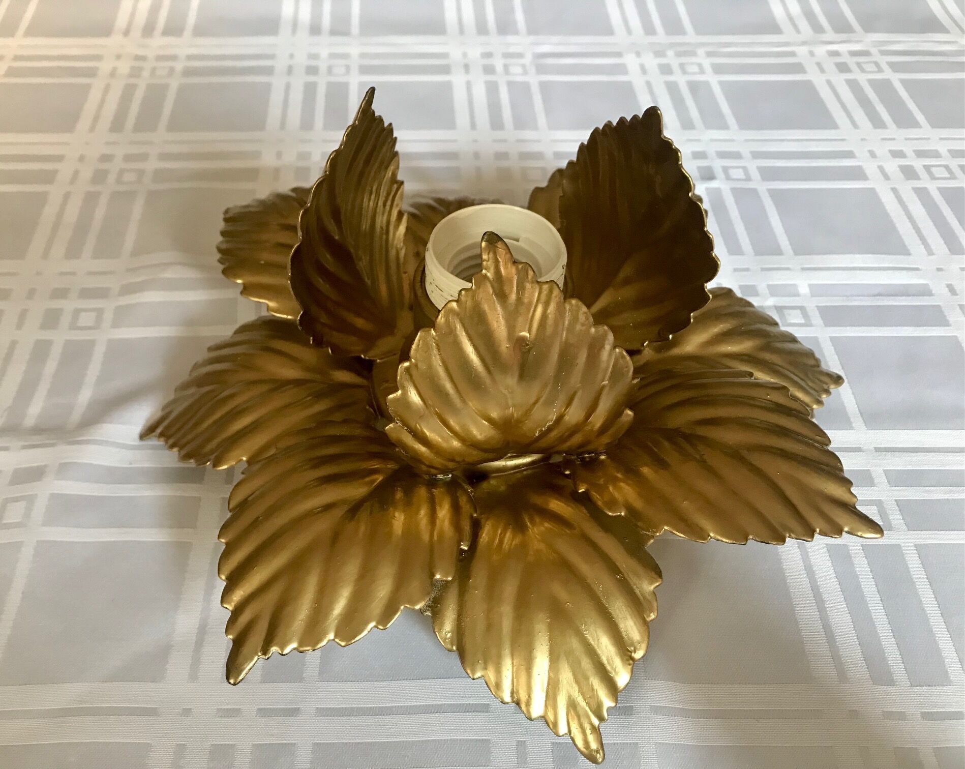 Golden flower wall lamp