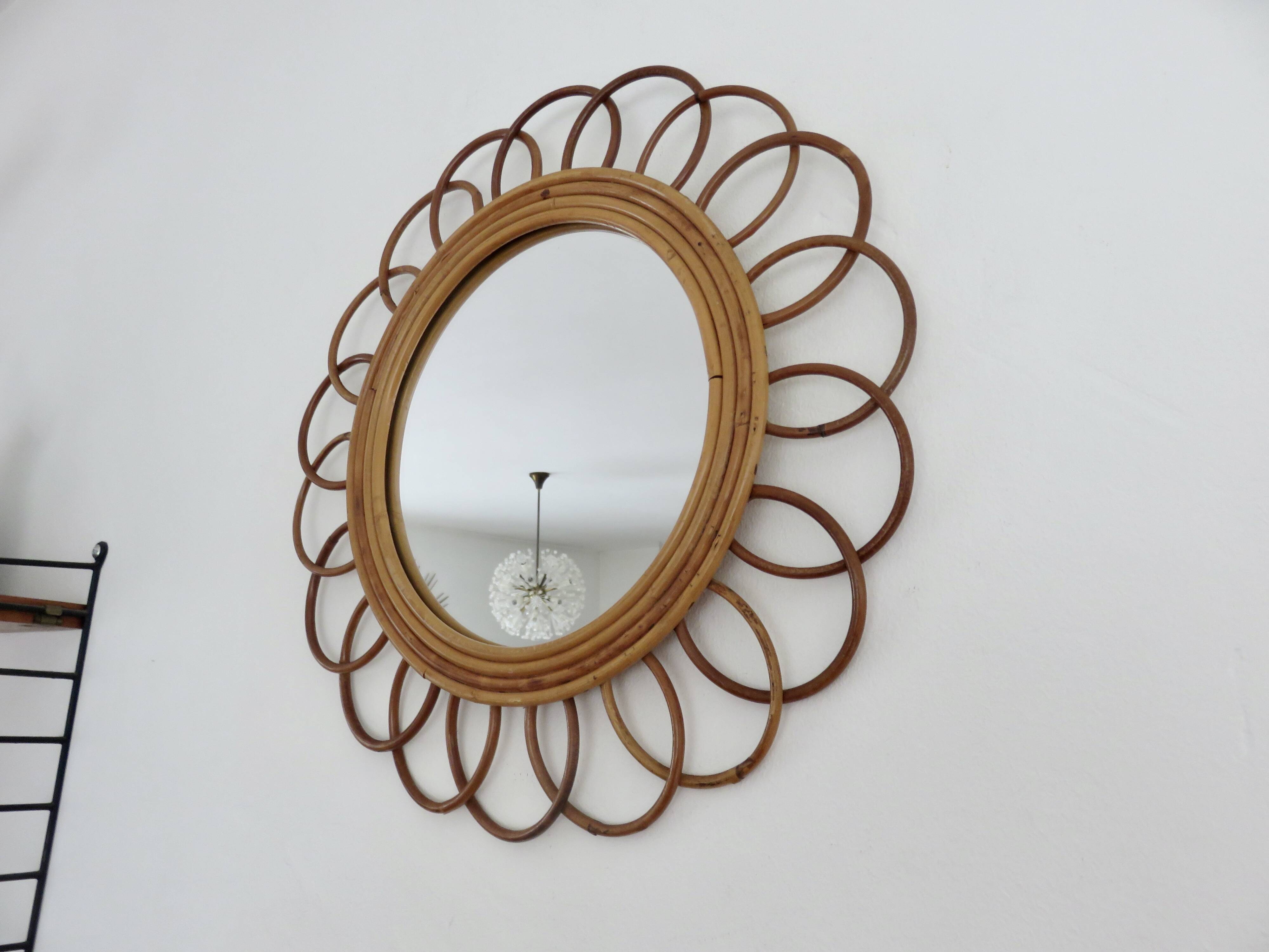 Authentic "flower" mirror in rattan and bamboo, 1960s 70s.