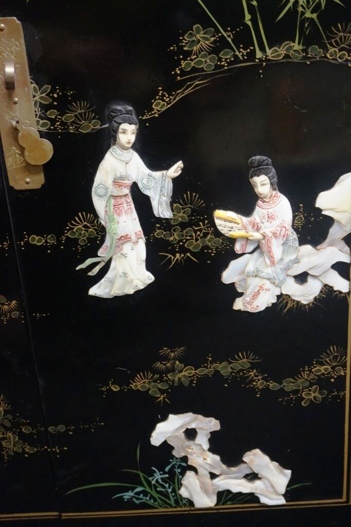Small furniture in black Chinese lacquer with carved soapstone, mother-of-Pearl inlay.