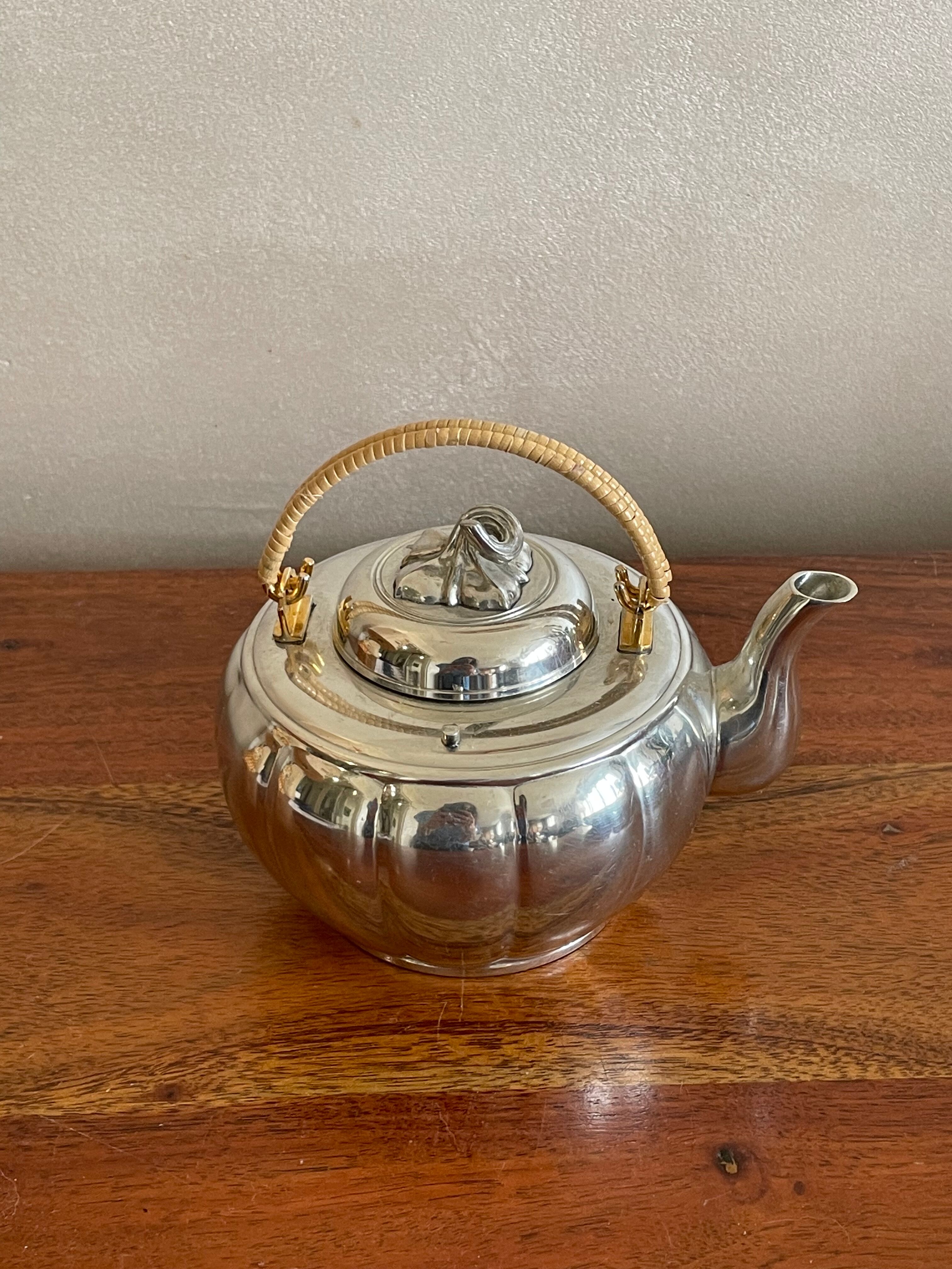 Silver metal teapot one person royal selangor malaysia