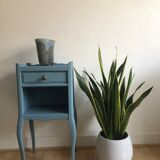 Guéridon en bois bleu