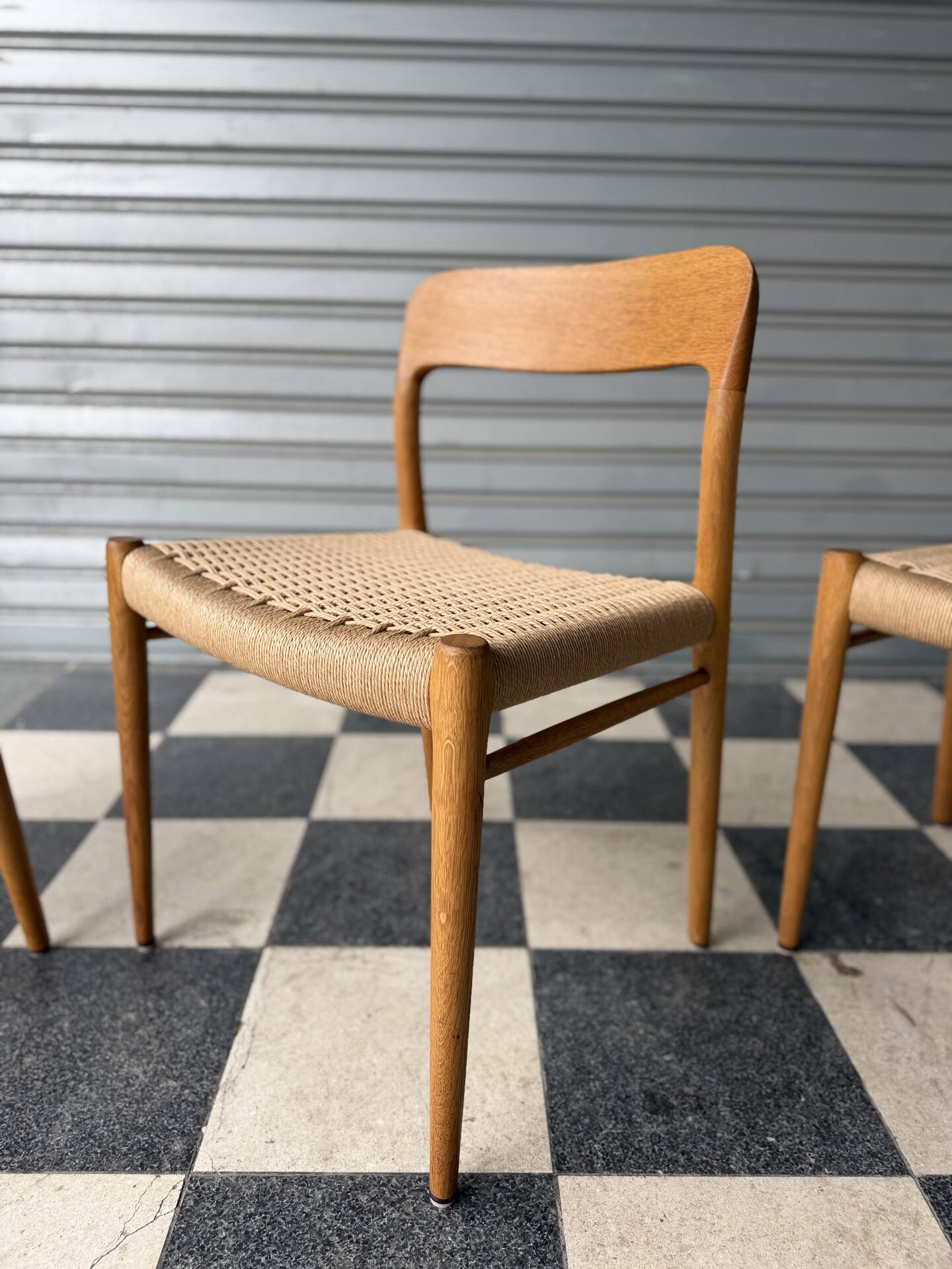 Set of 4 Møller 75 chairs in oak