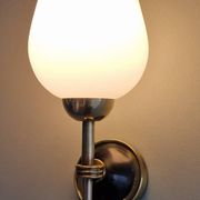 Paire d'appliques opaline et laiton 1950