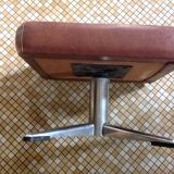 Low swivel stool
