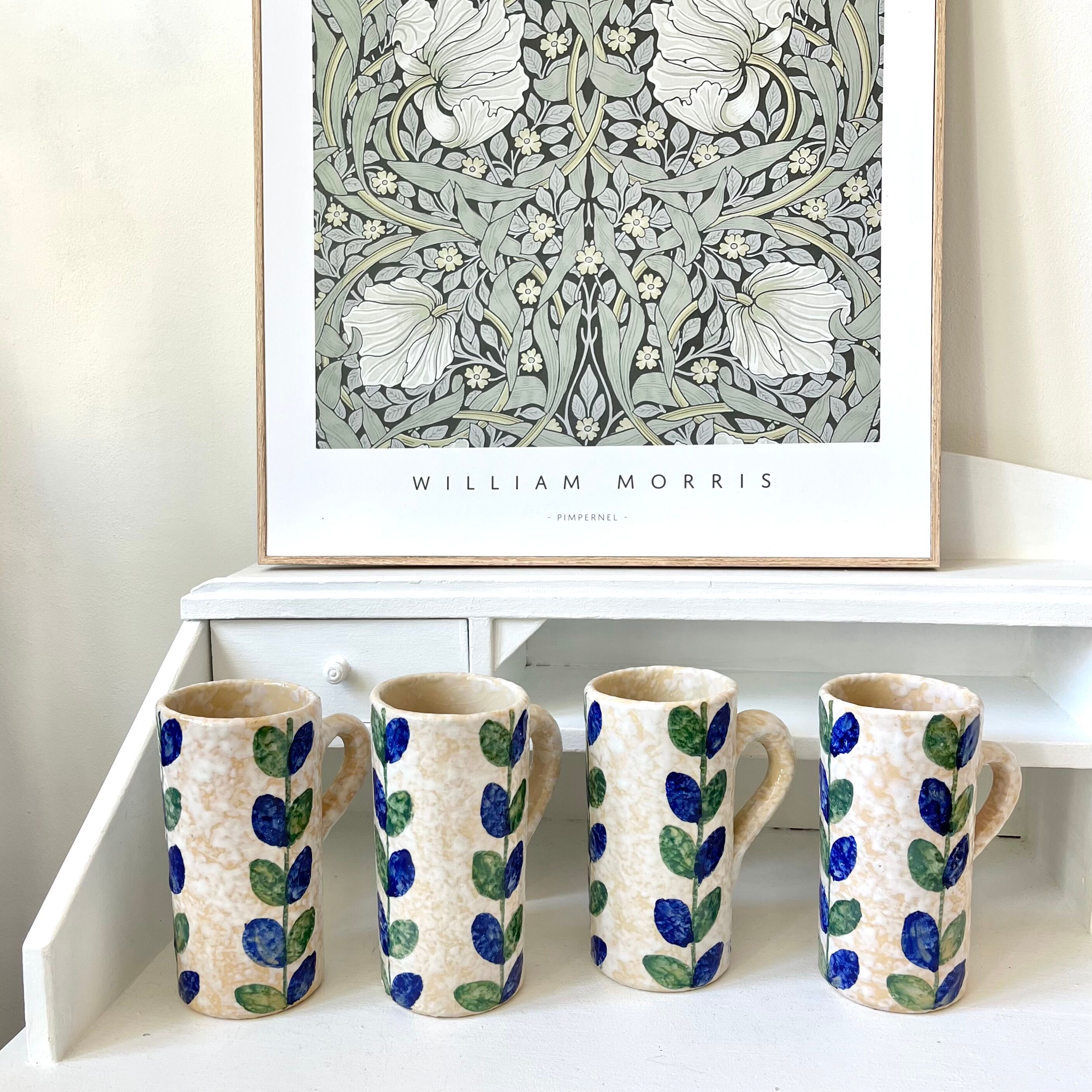 4 mugs stoneware flower decoration
