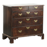 Commode en chêne anglais antique de la fin du XVIIIe siècle.