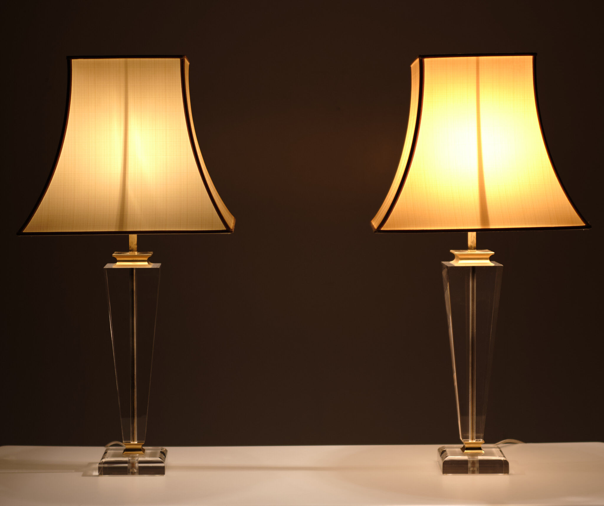 Paire de lampes de table Hollywood Regency lucite 1970 France