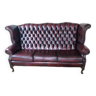 Eared chesterfield canape