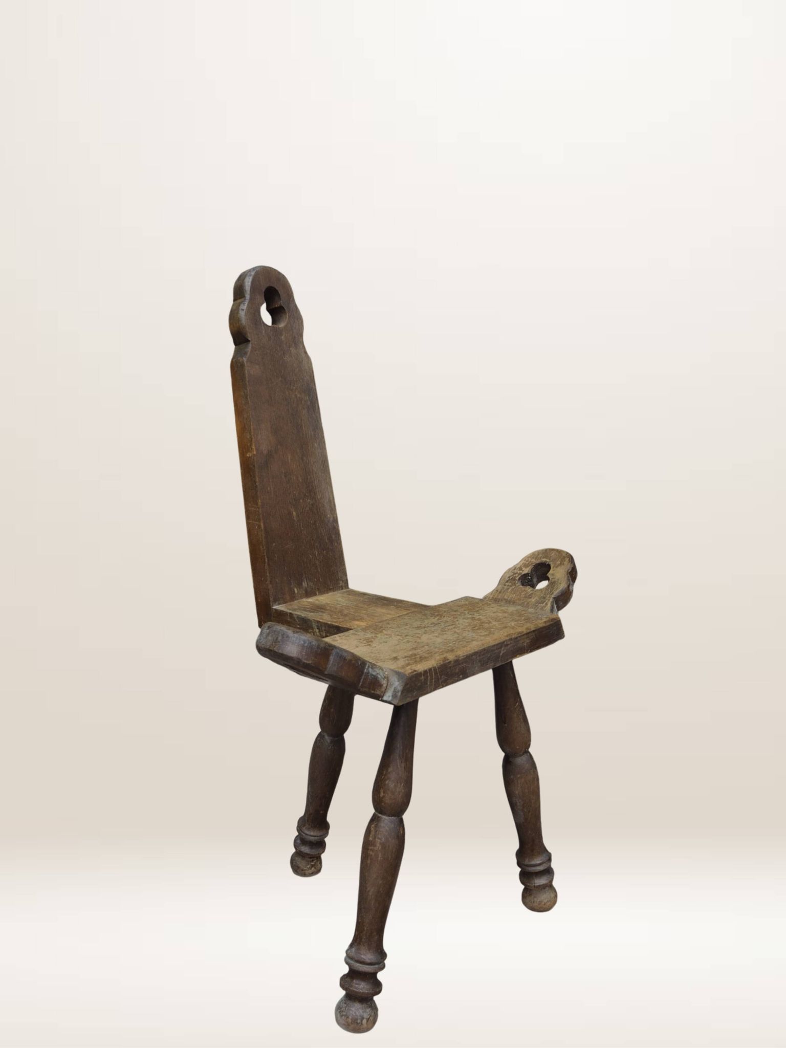 Tripod wooden farmhouse chair