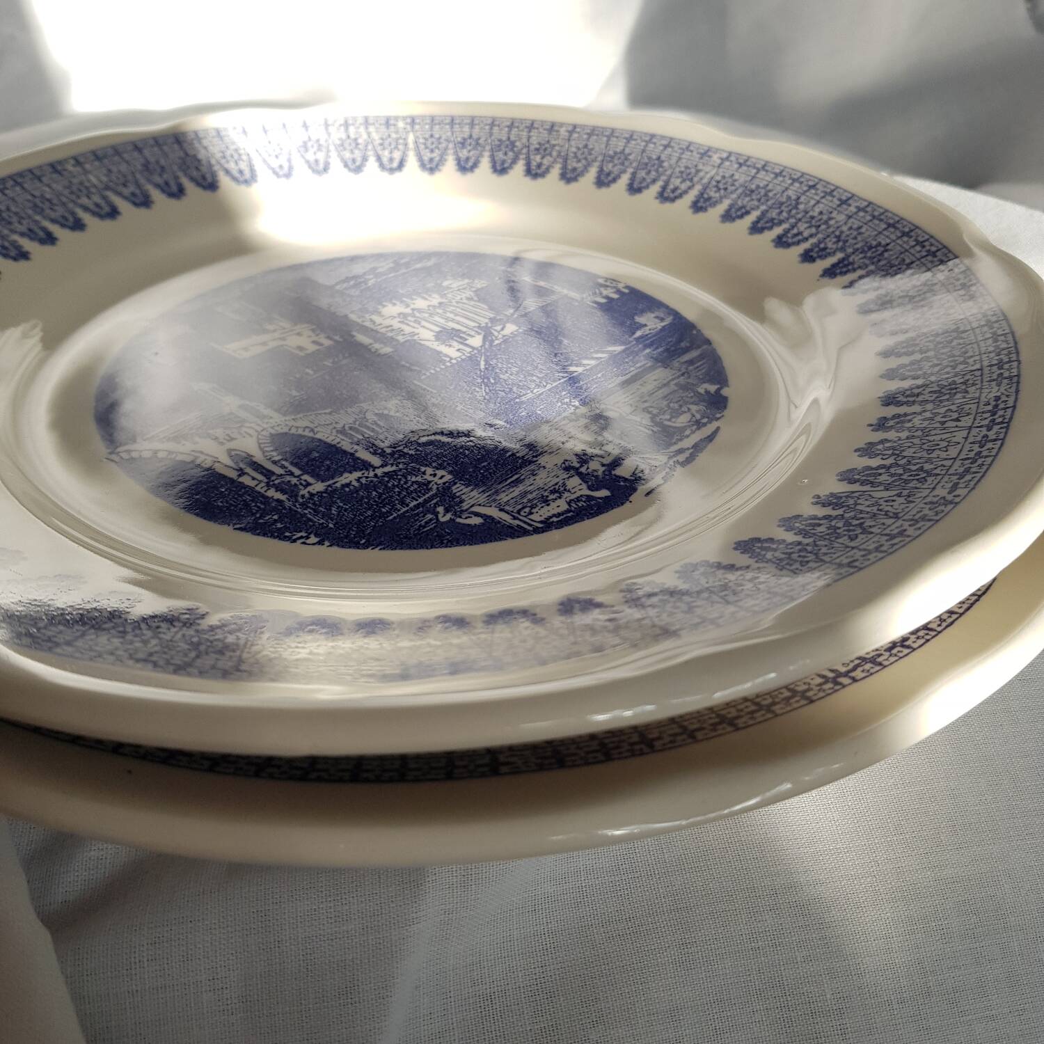 Ensemble de 2 assiettes à dîner en pierre de fer sous glaçure fabriquées en Italie