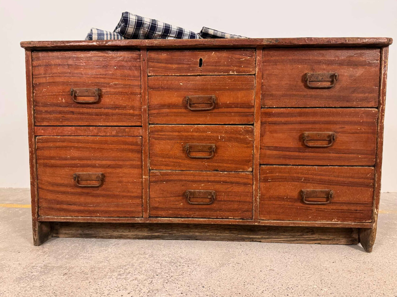 Commercial workbench with 9 drawers