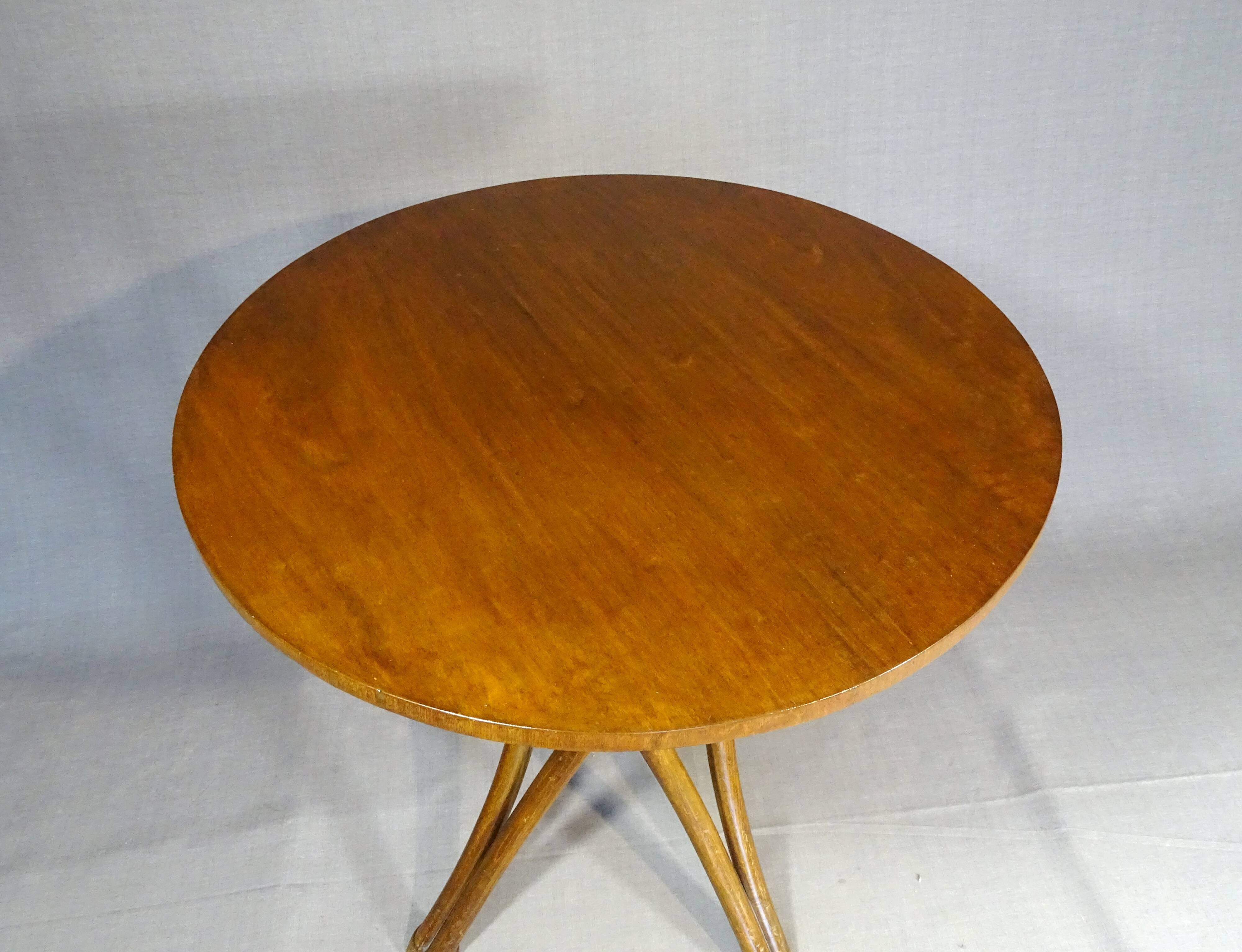 Thonet round table N°14 called "Mikado" - 1890 -