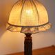 Lampe à poser en bois sculpté et abat-jour dôme, 1930