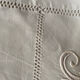 Drap ancien en fil de coton monogramme et brodé .