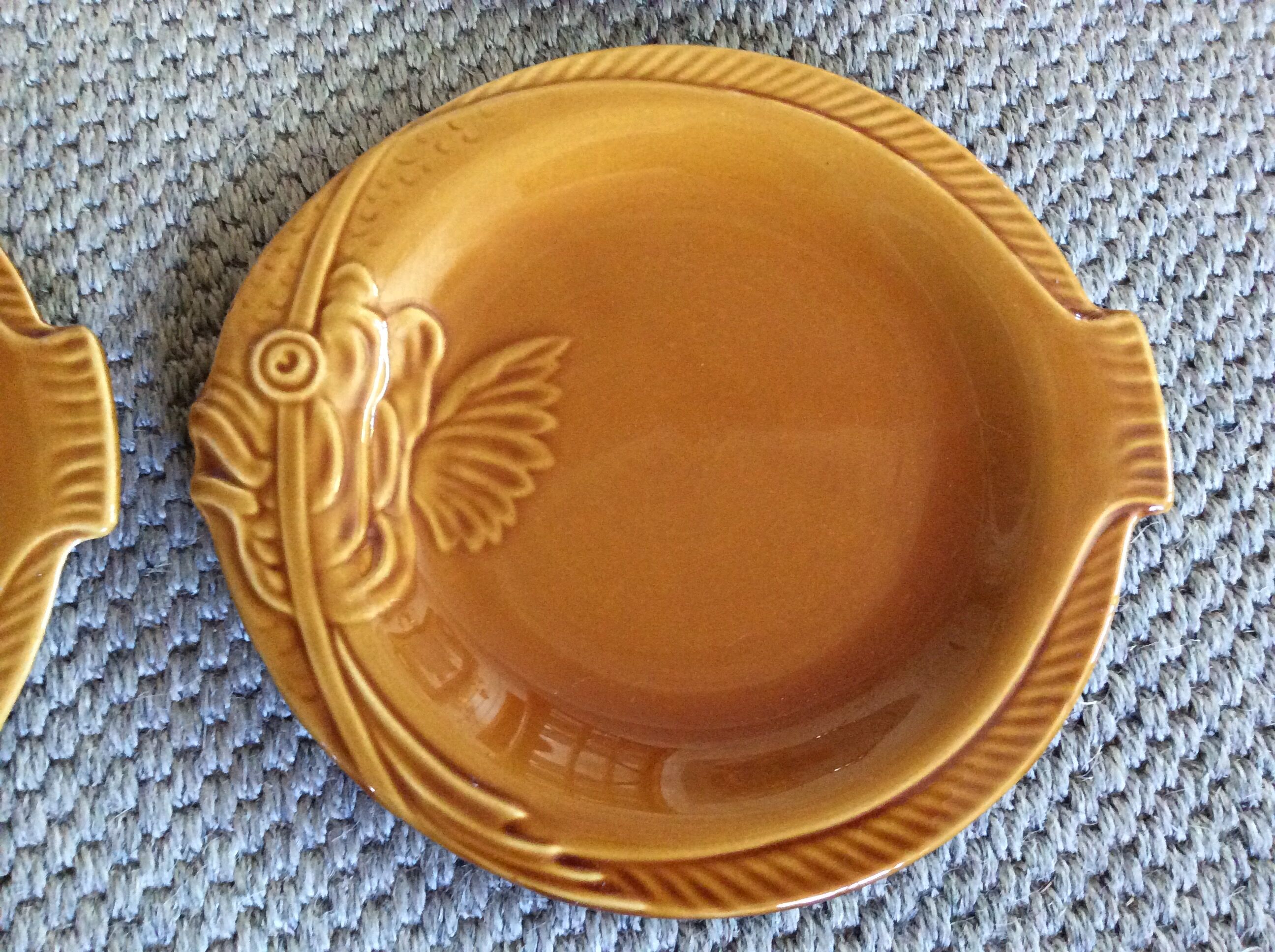 Series of 4 fish plates