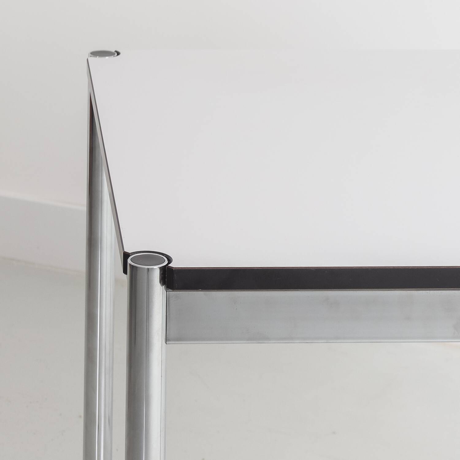 Square table in chromed steel - USM Haller