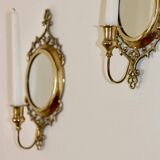 Paire d'appliques suédoises du milieu du siècle en laiton avec miroir
