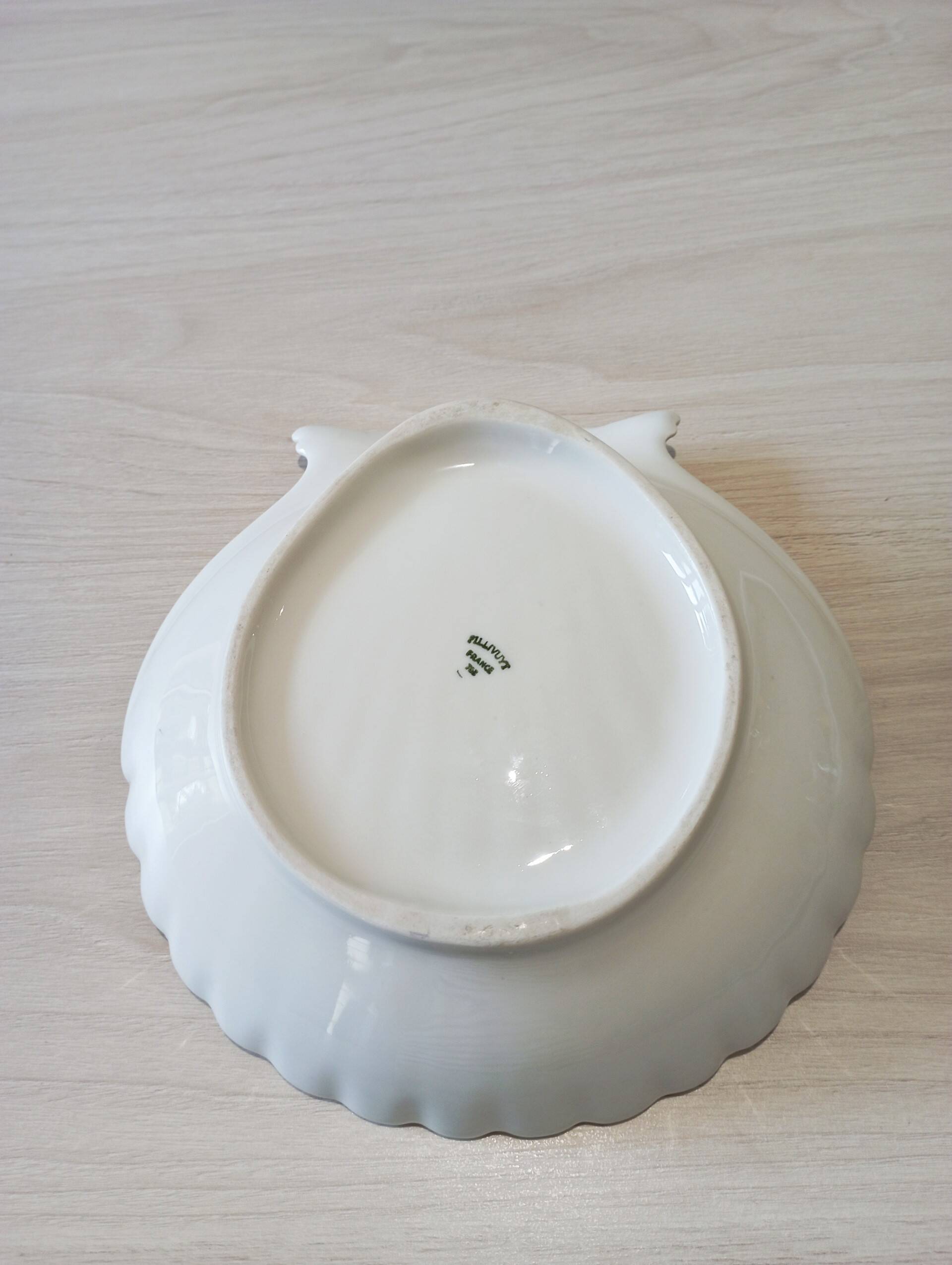 Ceramic shell dish