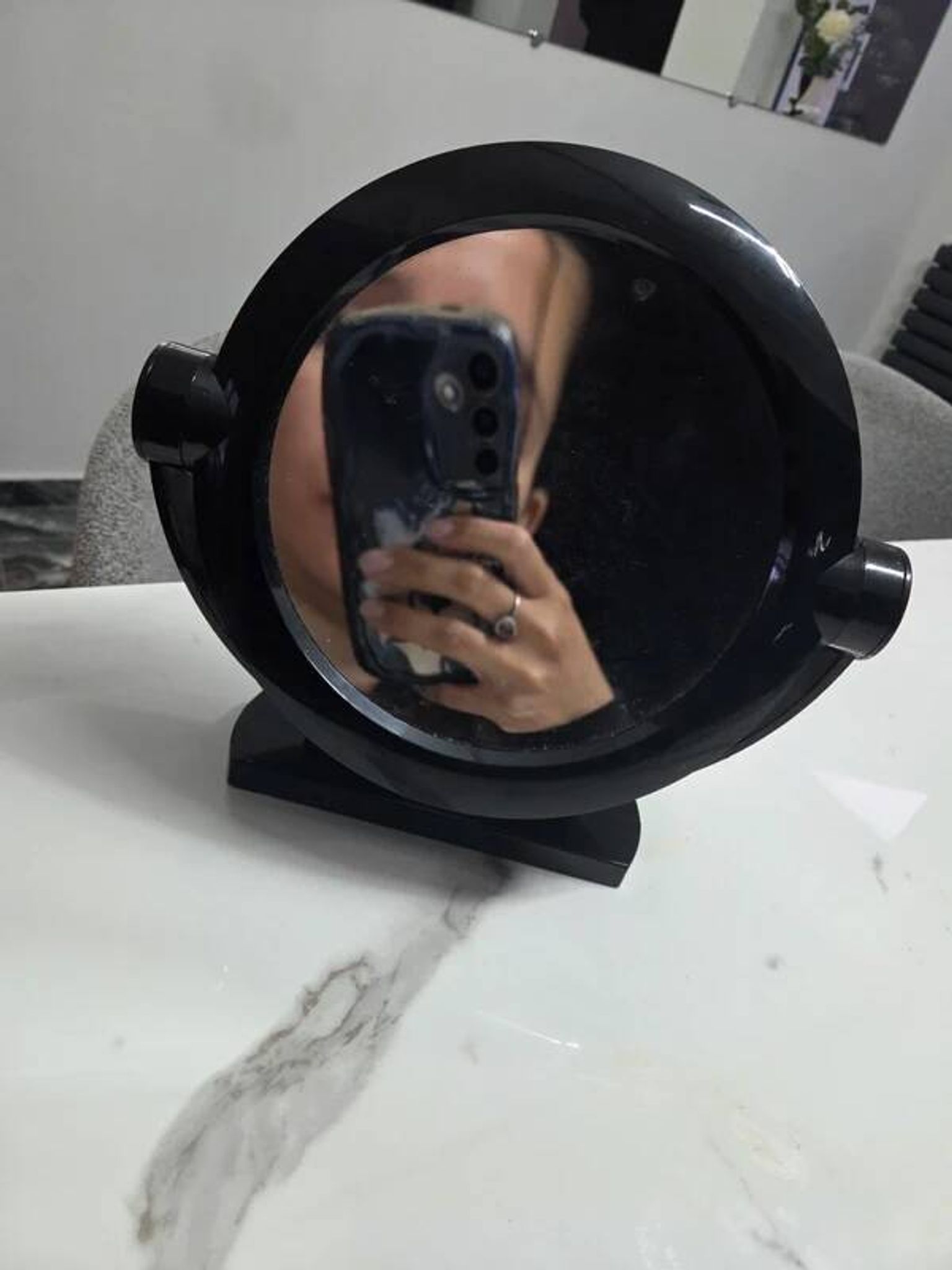 Vintage round pivoting mirror in black, retro style from the 70s/80s.