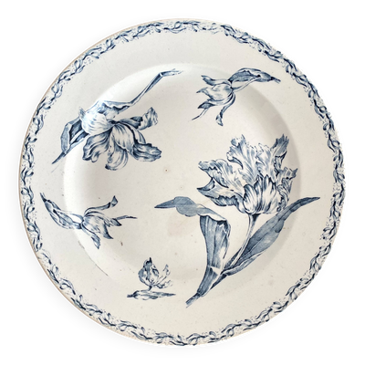 Plat rond en terre de fer Luneville K&G motif tulipe