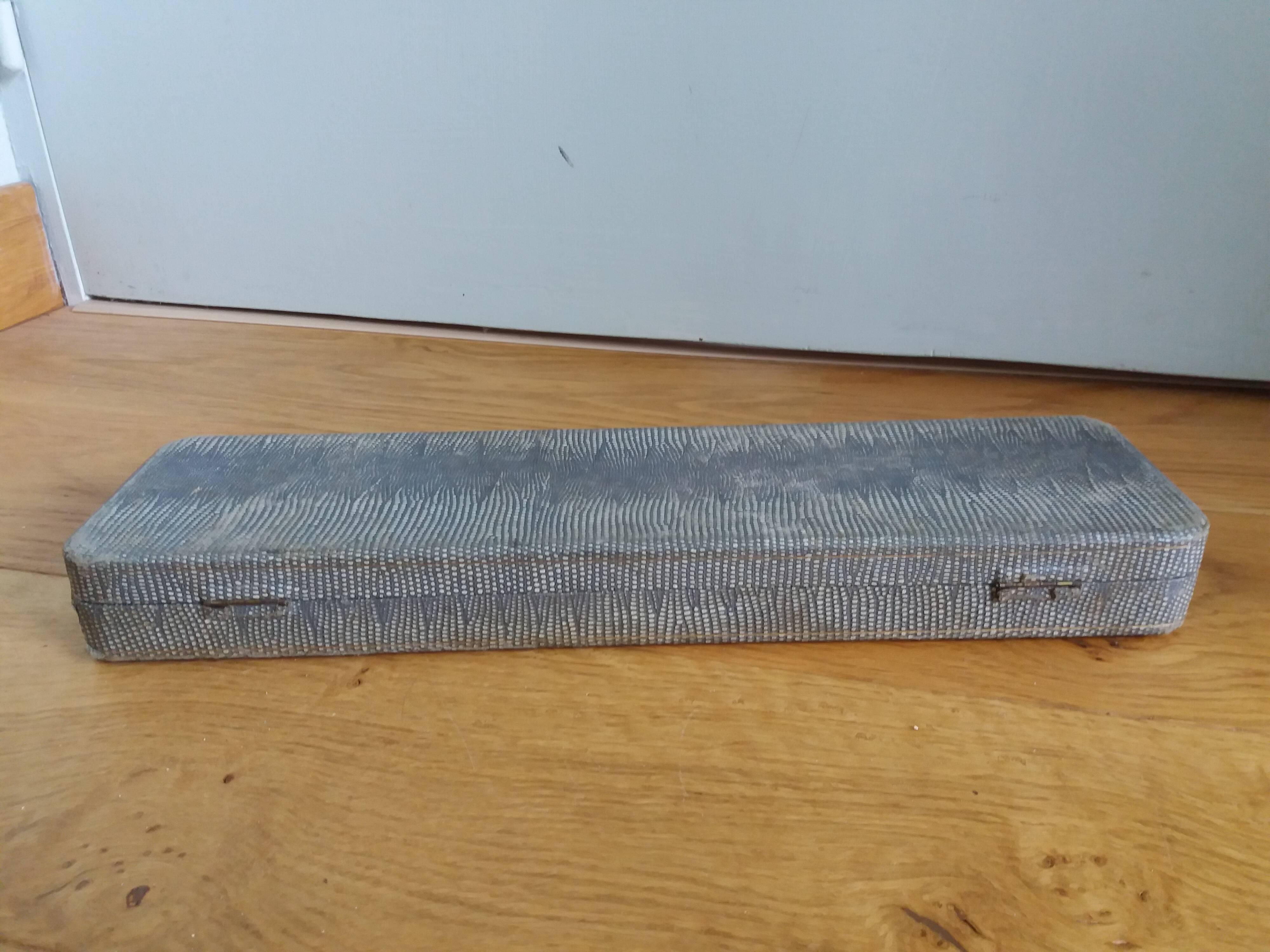 Curved blade serving knife