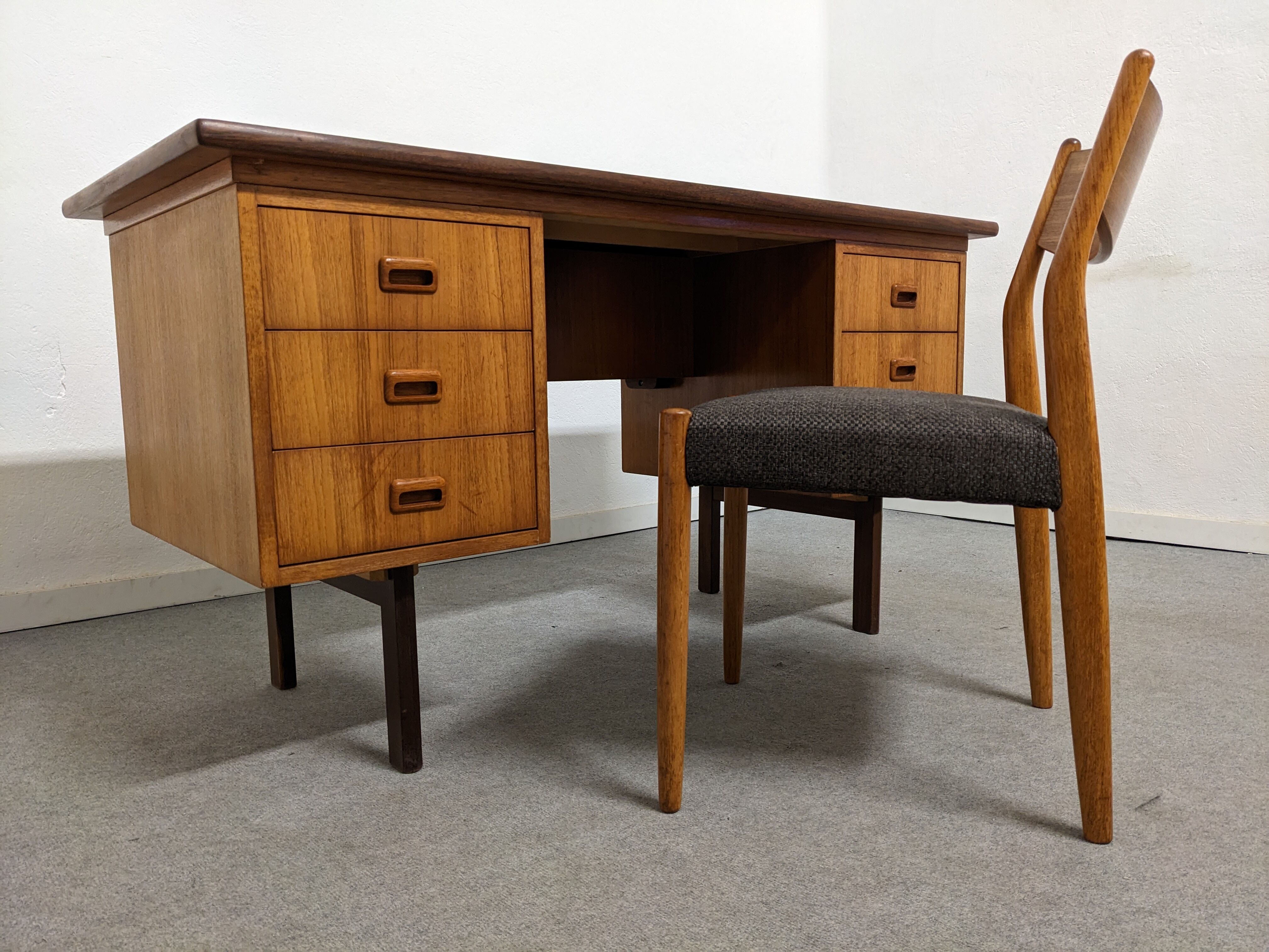 Scandinavian double-sided teak desk from the 50s/60s