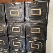 Strafor cabinet with flaps