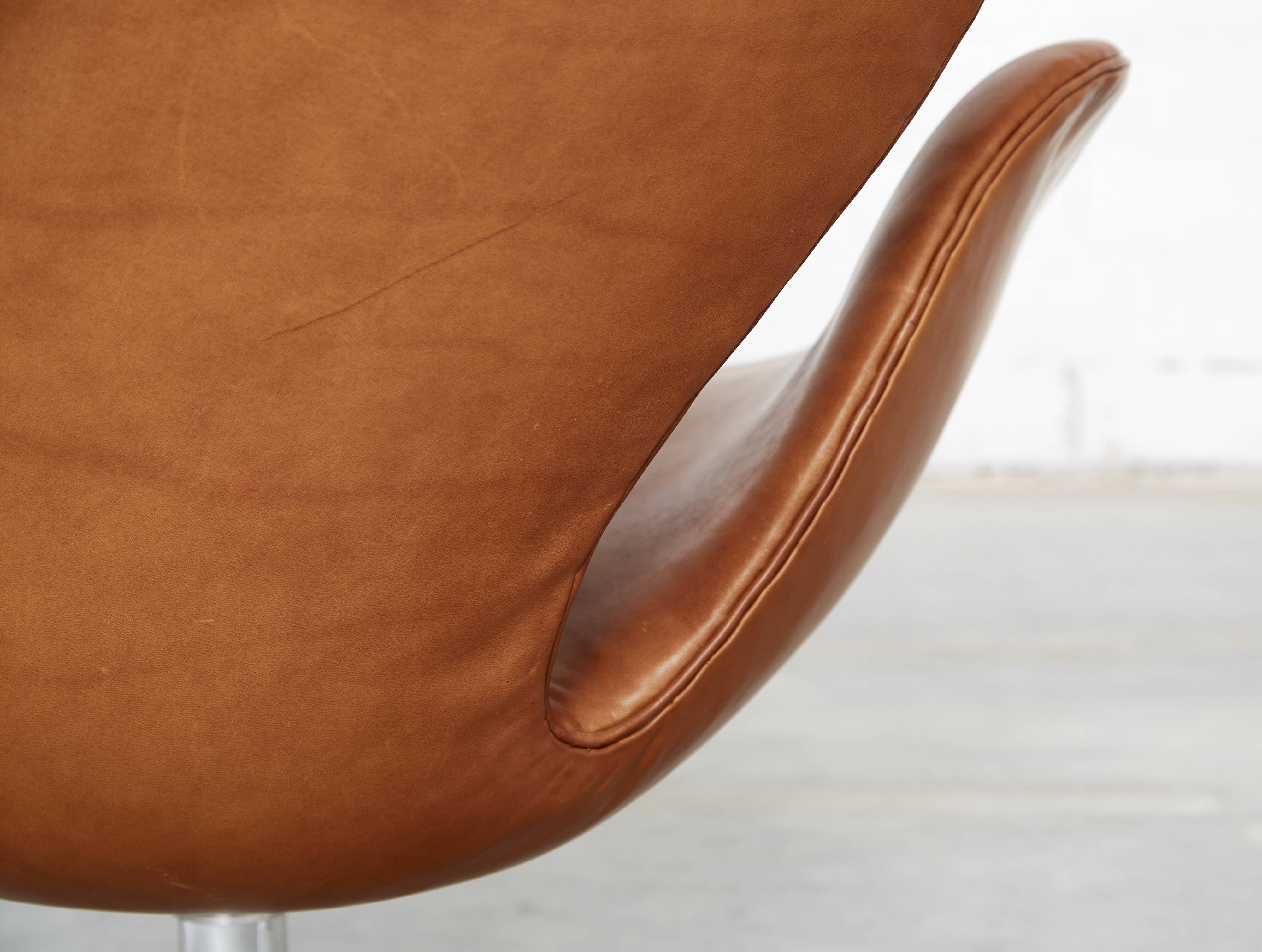 Arne Jacobsen Swan Chair for Fritz Hansen