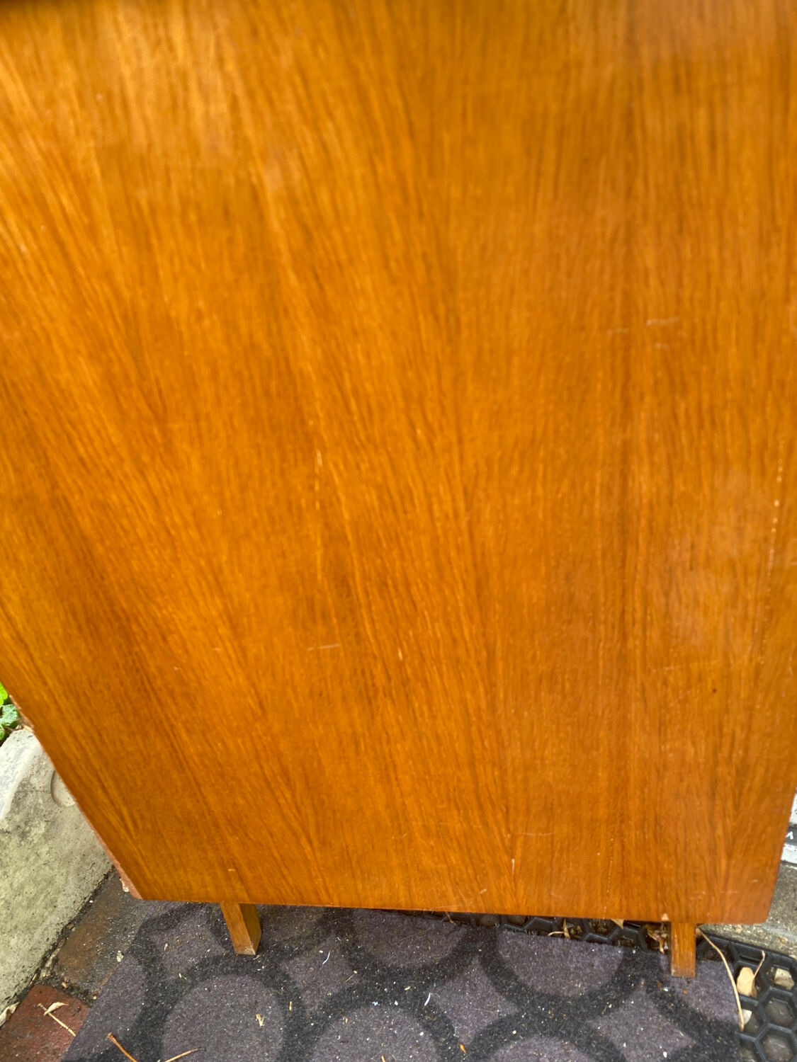 Commode en rotin vintage pied compas