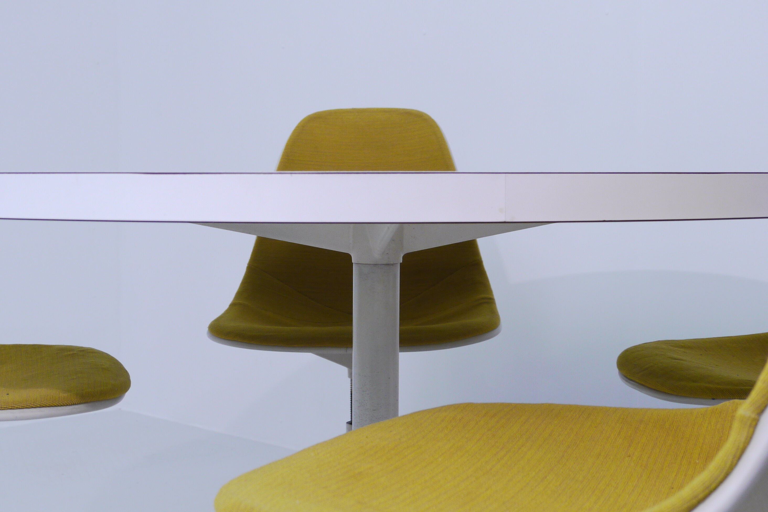 Dining set by Charles et Ray Eames for Herman Miller, 1970