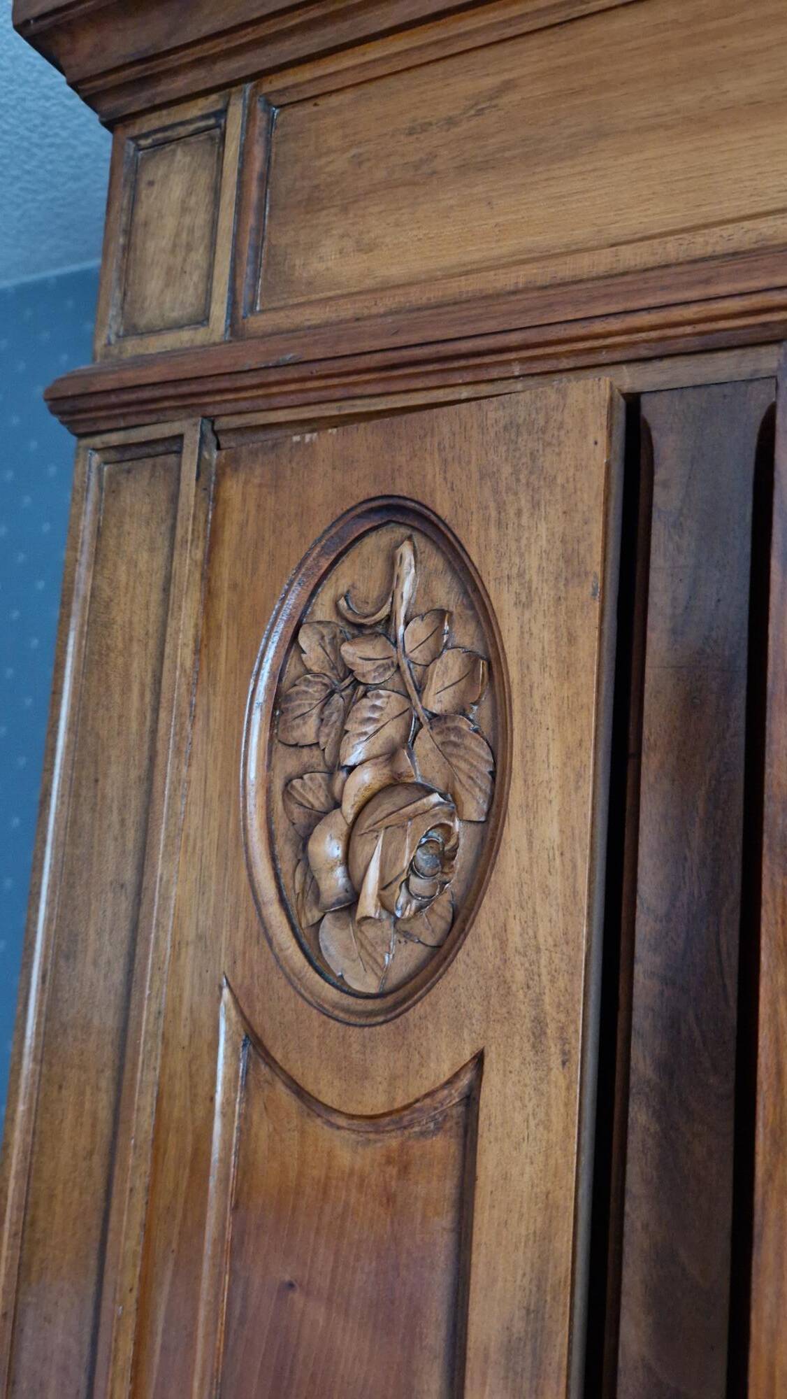 Antique 3-door wardrobe with mirror