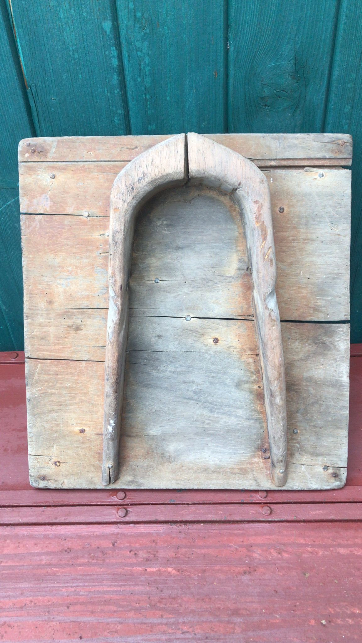 Oyster farmer's vase racket