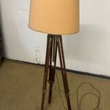 Tripod floor lamp in wood and adjustable brass