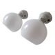 Duo d'appliques en opaline et porcelaine