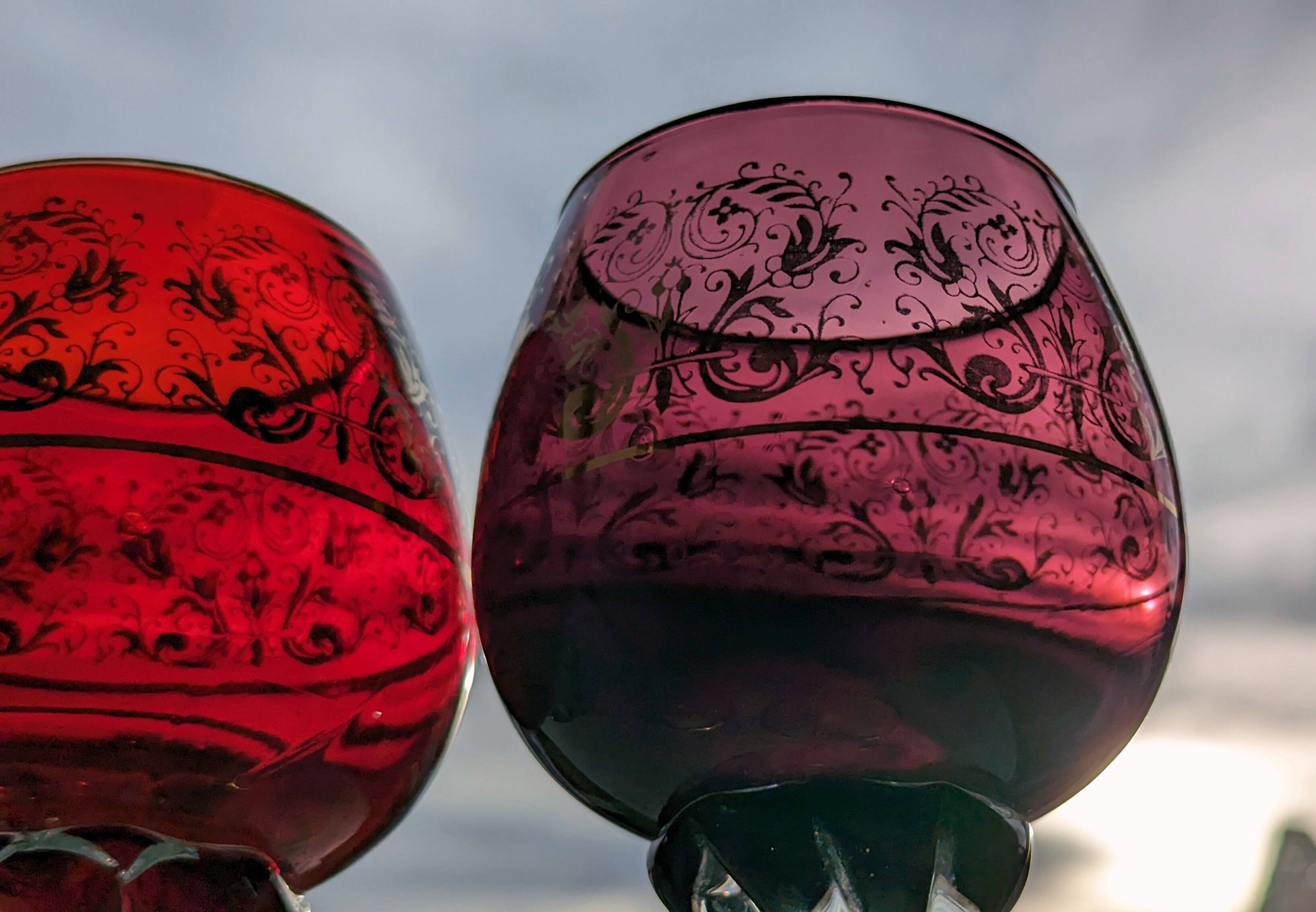 Set of 3 colored wine glasses - Ruby, red, green, gold and twisted foot