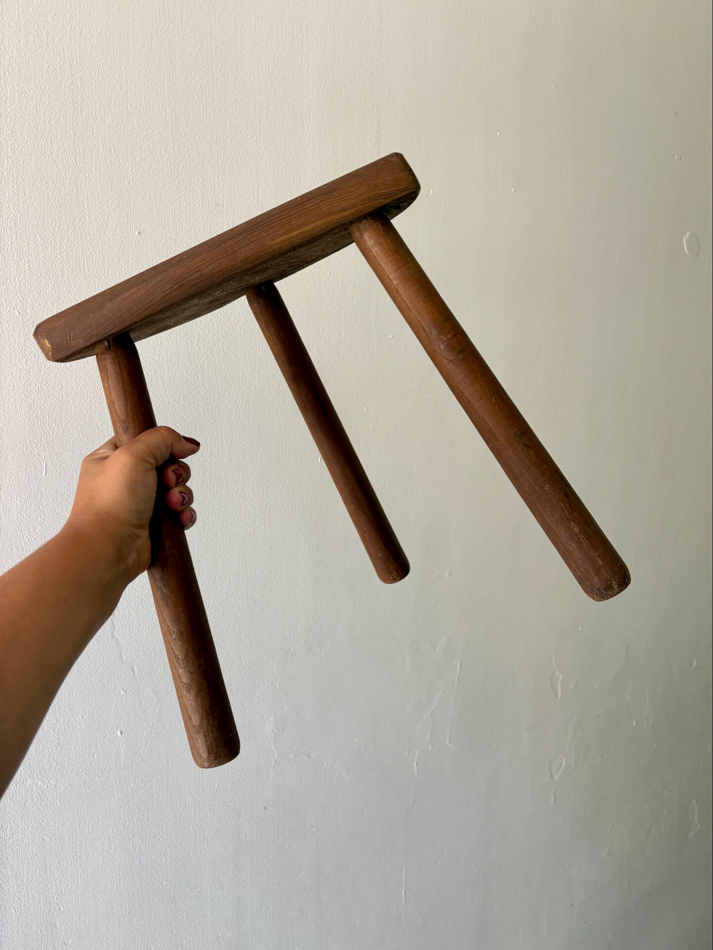 Tabouret tripode vintage en bois