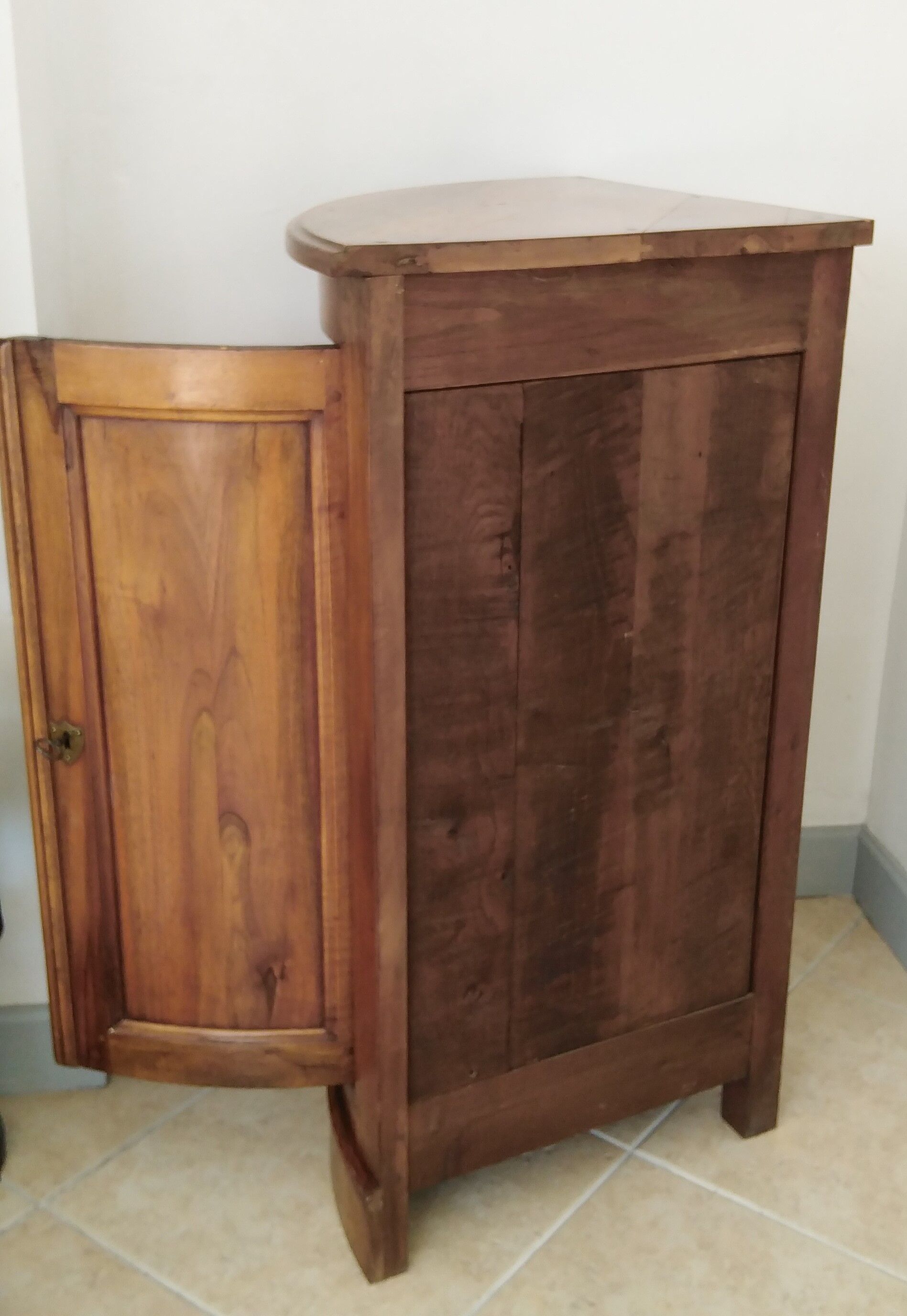 Corner furniture in fruit wood