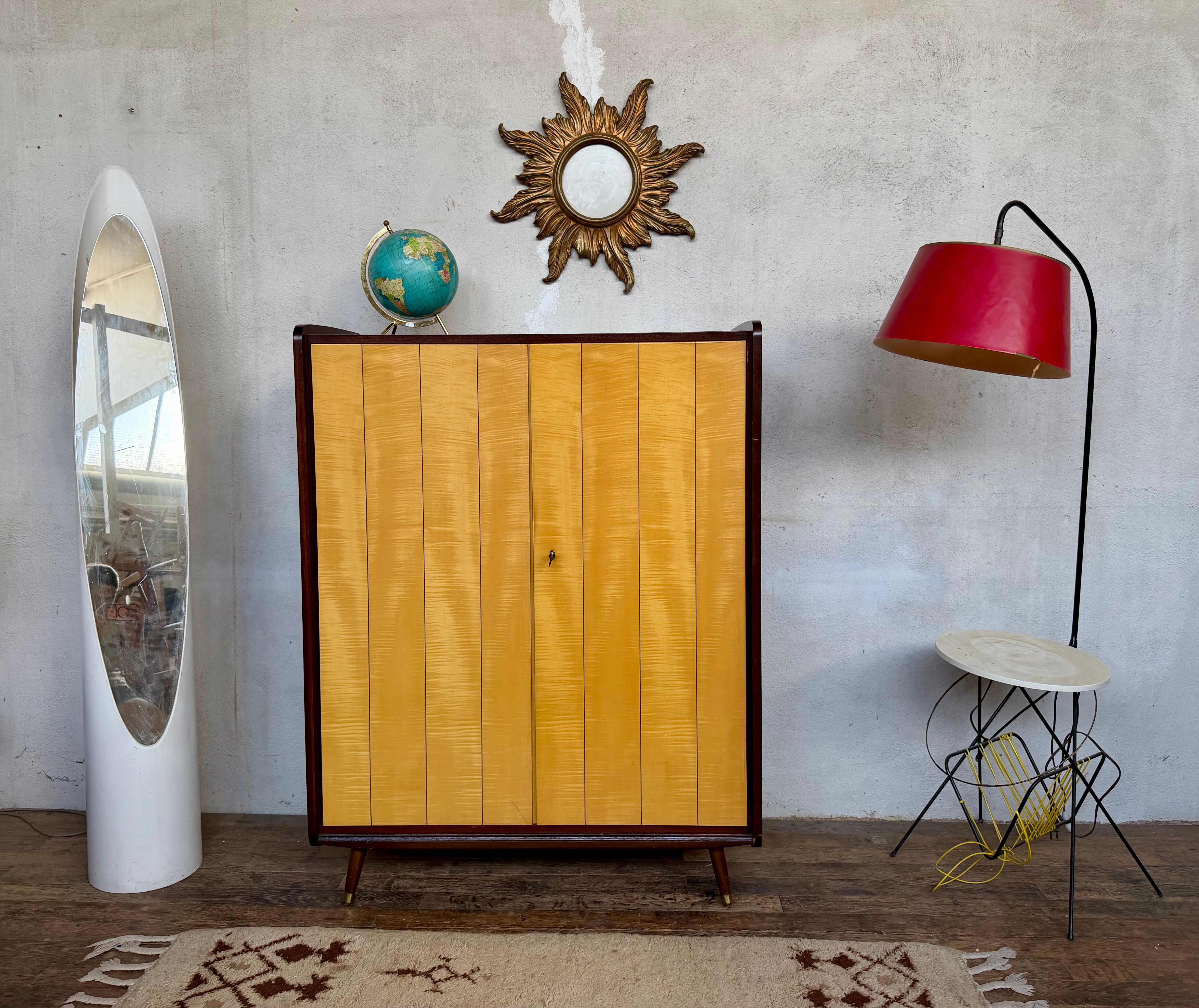 Armoire vintage deux portes pieds compas bi couleur