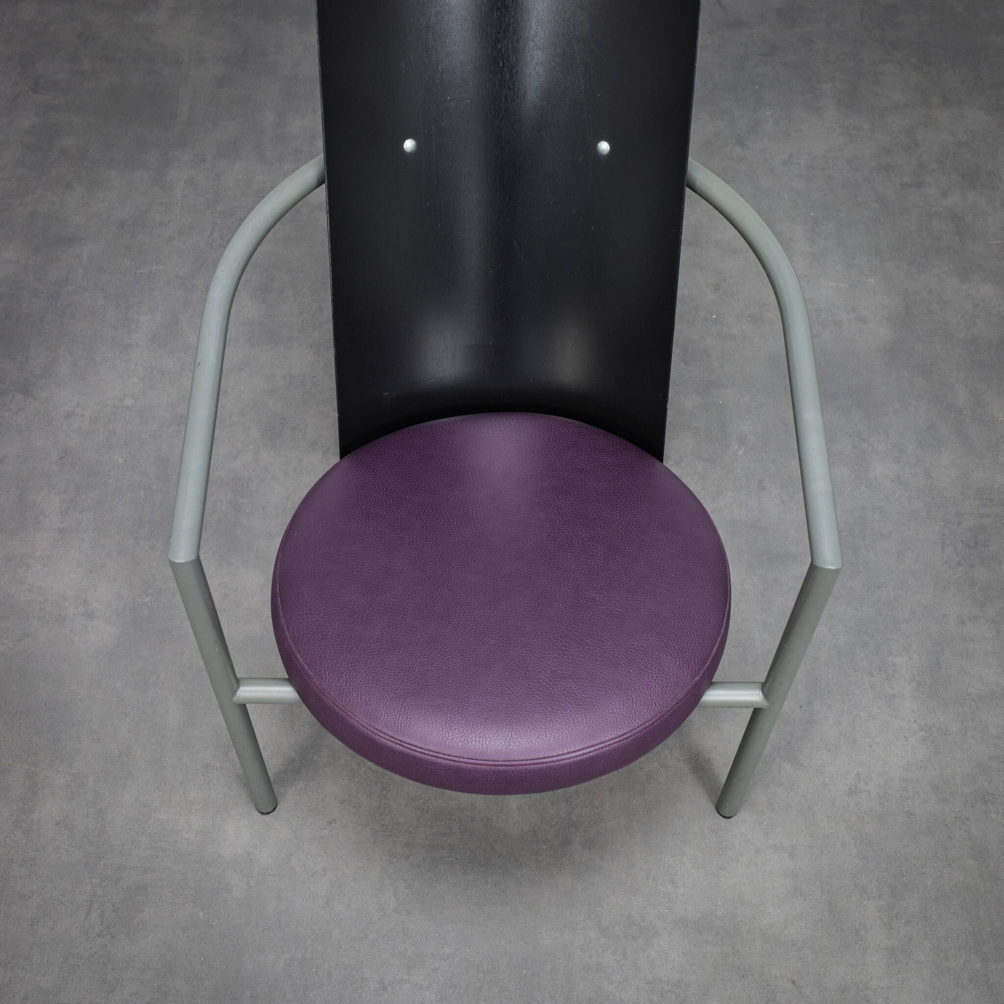 Pair of postmodern armchairs with side table (1980s)