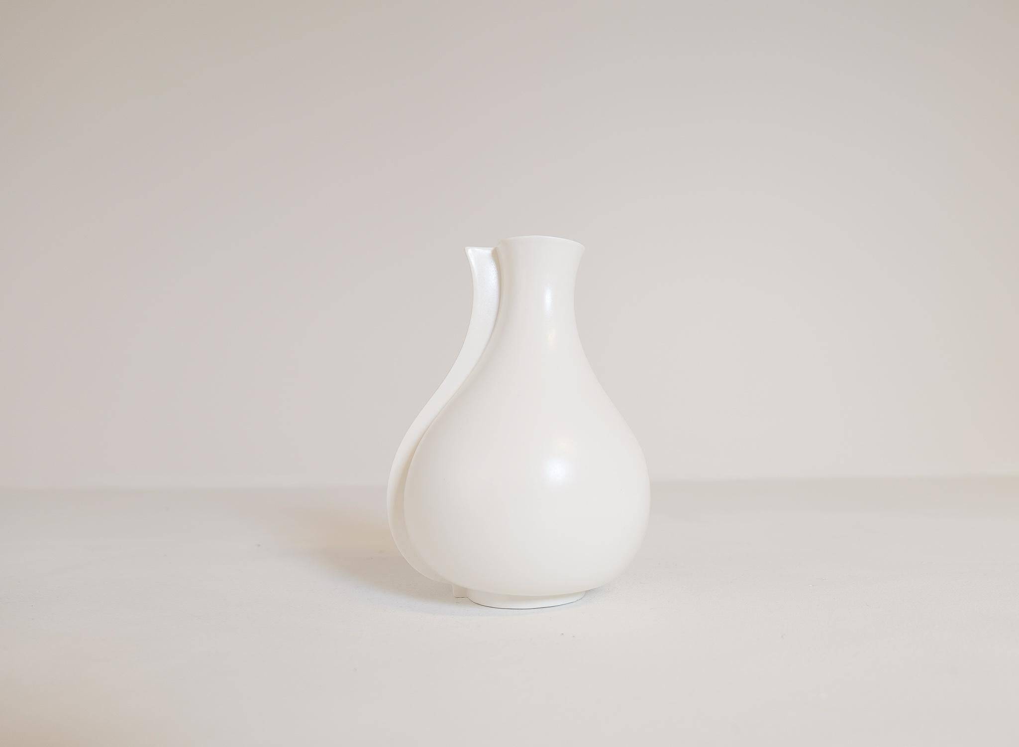 Mid-century modern ceramic vase "Surrea" by Wilhelm Kåge, Gustavsberg, Sweden, 1950s.