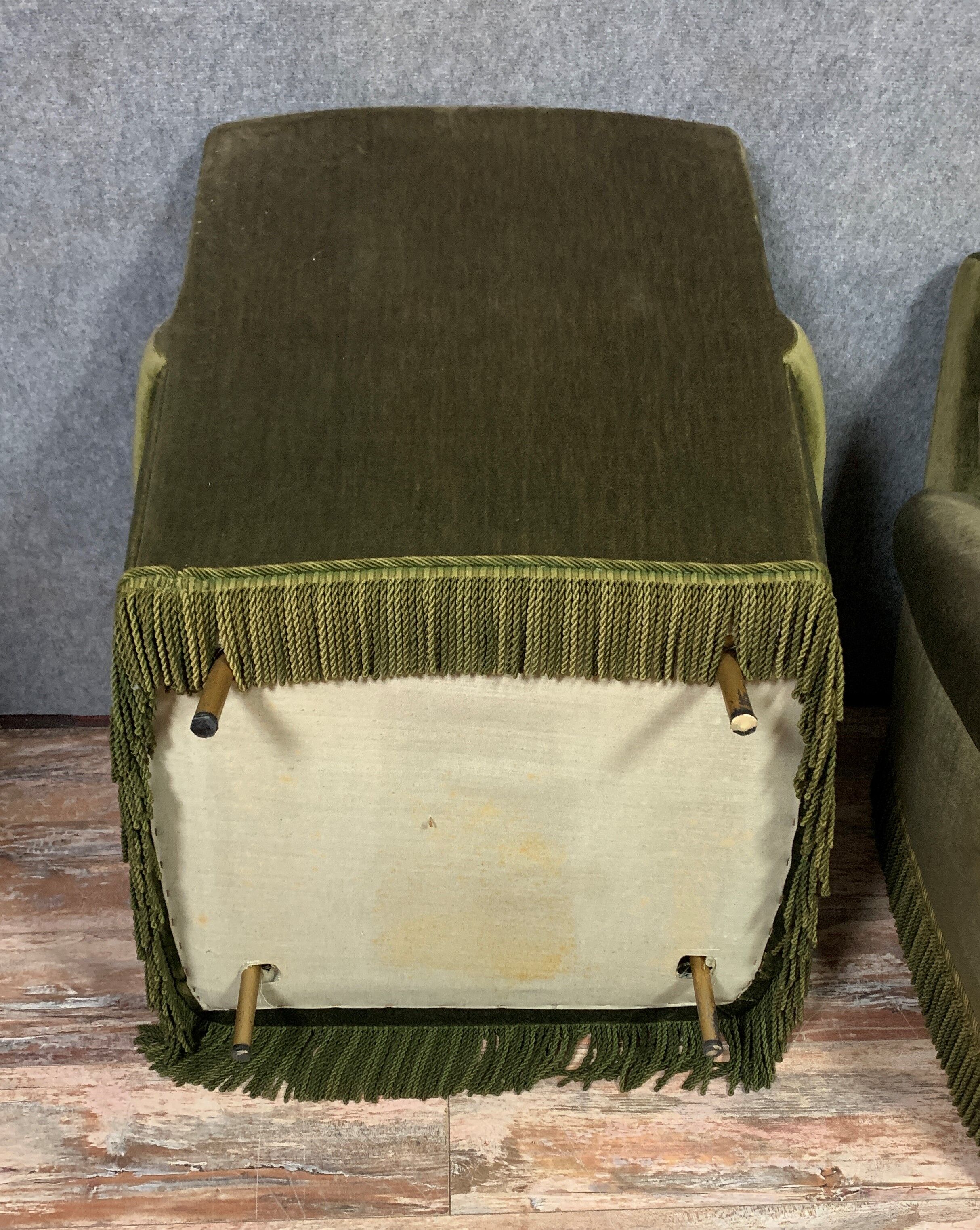 J. Prévost Paris: magnificent pair of velvet toad armchairs from Genoa