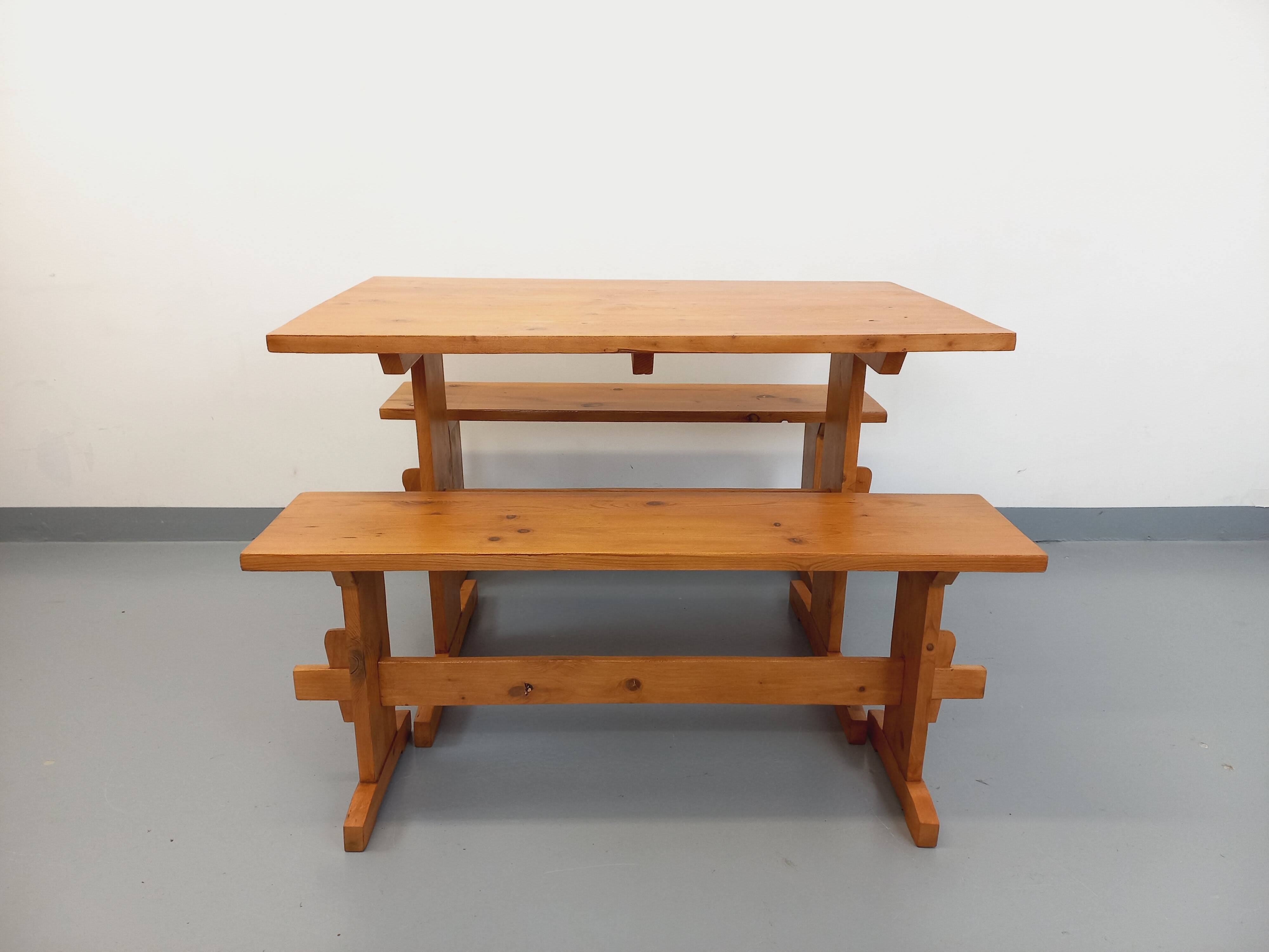 Suite of a table and 2 vintage fir benches from the 60s